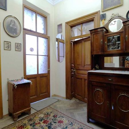 "Eva Stories" Movie Apartment On Rynok Square Lviv Exteriör bild