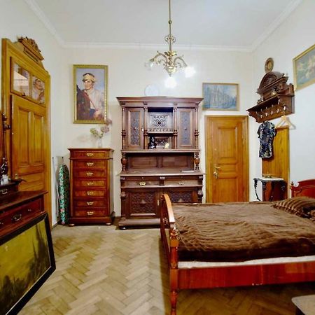"Eva Stories" Movie Apartment On Rynok Square Lviv Exteriör bild