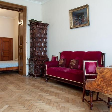 "Eva Stories" Movie Apartment On Rynok Square Lviv Exteriör bild