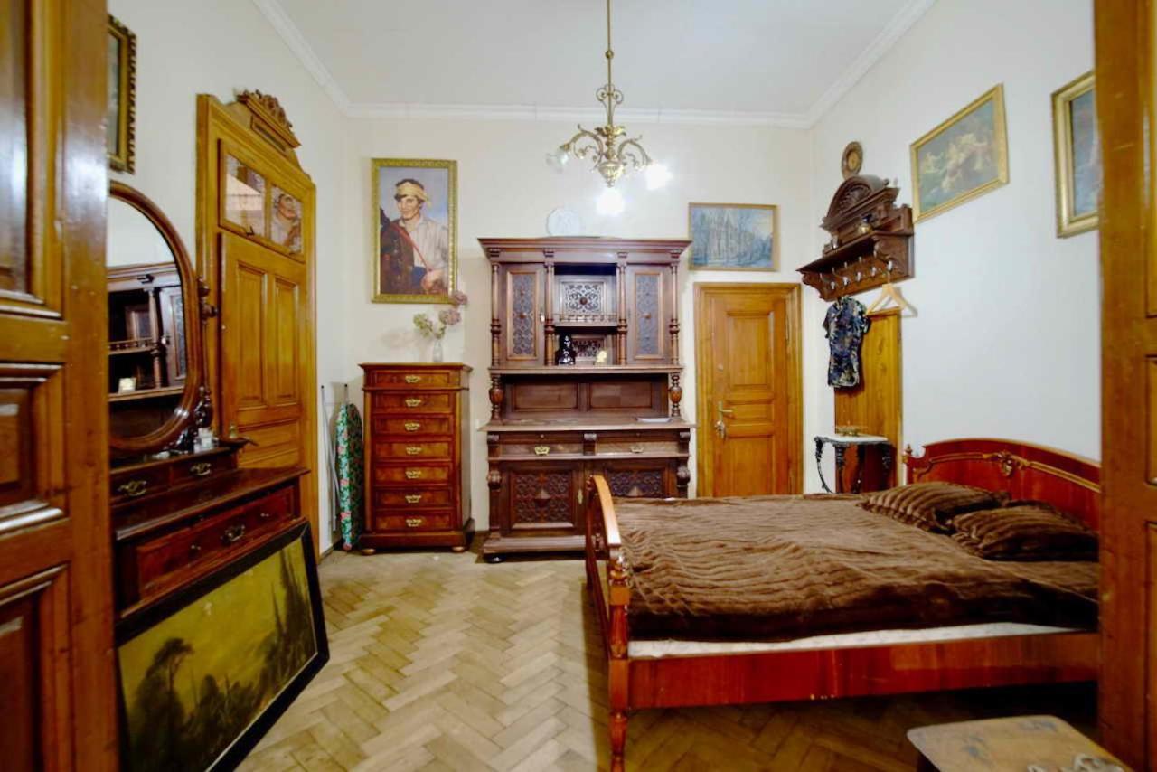 "Eva Stories" Movie Apartment On Rynok Square Lviv Exteriör bild