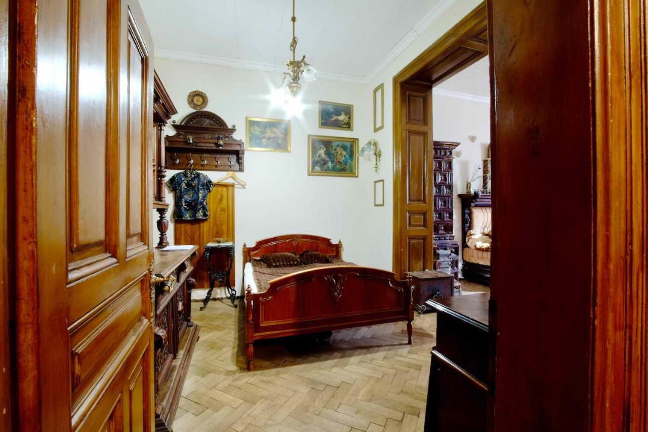 "Eva Stories" Movie Apartment On Rynok Square Lviv Exteriör bild