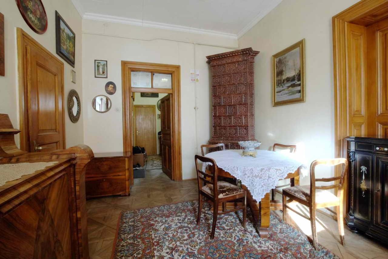 "Eva Stories" Movie Apartment On Rynok Square Lviv Exteriör bild