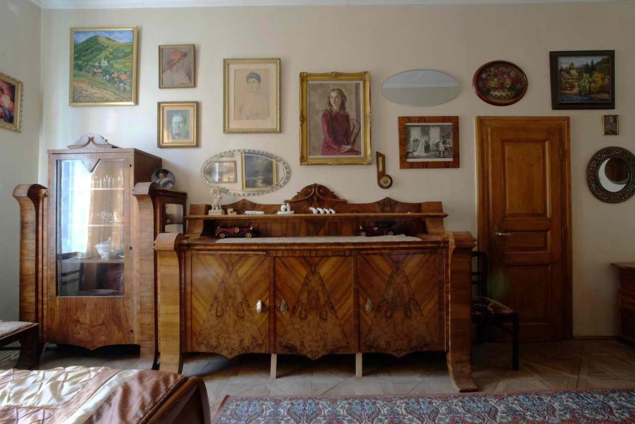 "Eva Stories" Movie Apartment On Rynok Square Lviv Exteriör bild