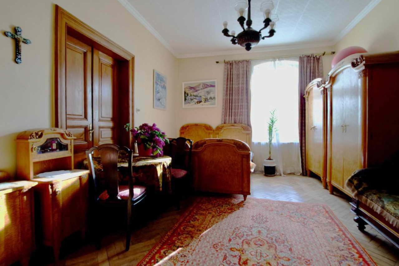 "Eva Stories" Movie Apartment On Rynok Square Lviv Exteriör bild
