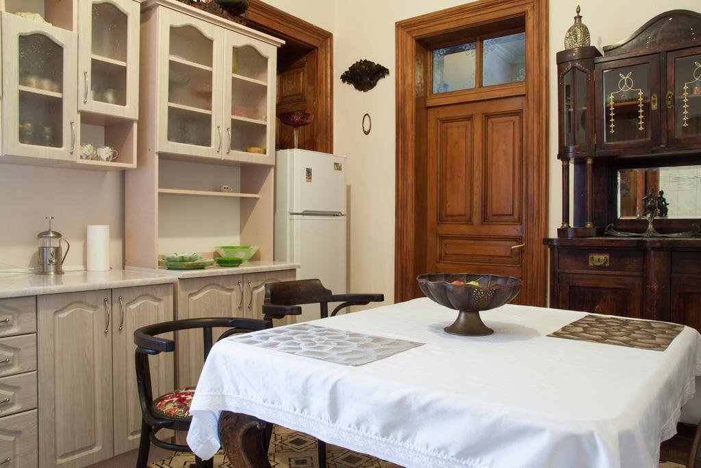 "Eva Stories" Movie Apartment On Rynok Square Lviv Exteriör bild