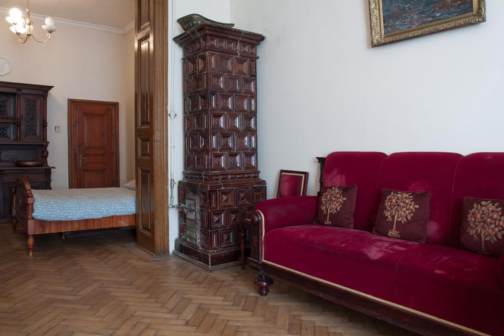 "Eva Stories" Movie Apartment On Rynok Square Lviv Exteriör bild