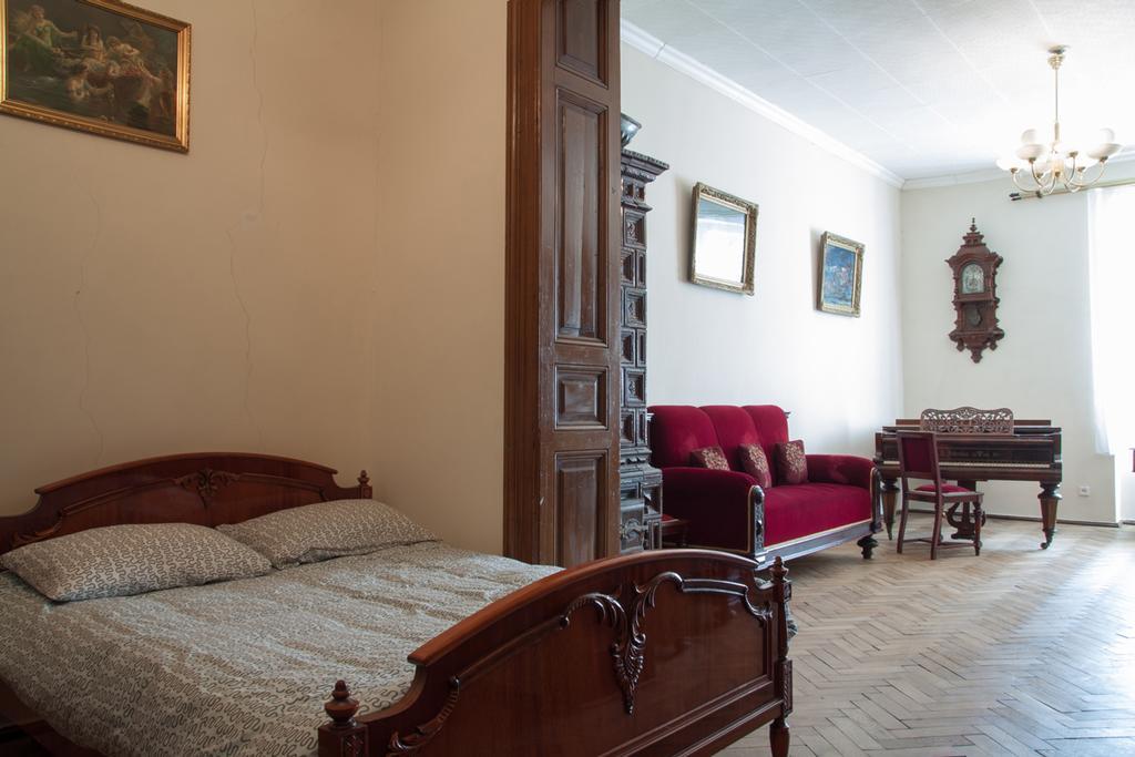 "Eva Stories" Movie Apartment On Rynok Square Lviv Exteriör bild