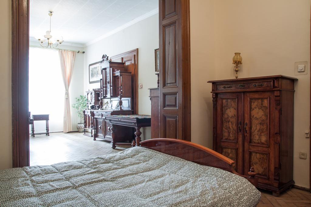 "Eva Stories" Movie Apartment On Rynok Square Lviv Exteriör bild