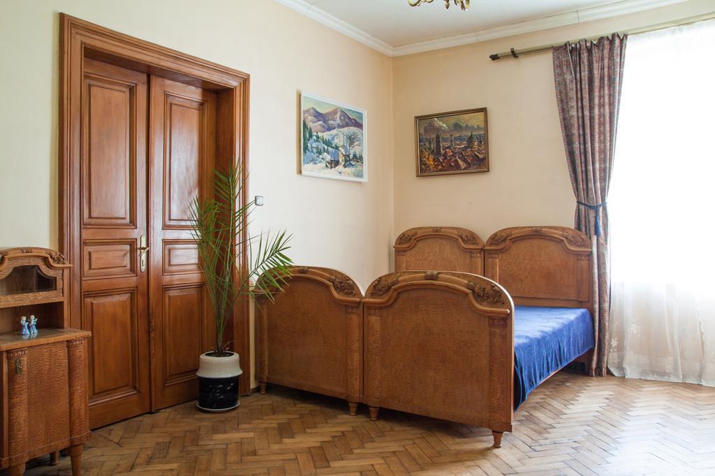 "Eva Stories" Movie Apartment On Rynok Square Lviv Exteriör bild