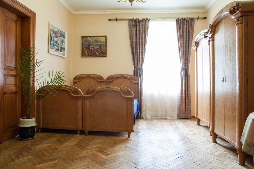 "Eva Stories" Movie Apartment On Rynok Square Lviv Exteriör bild