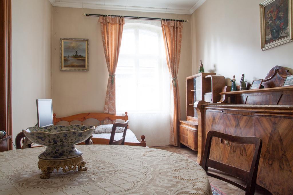 "Eva Stories" Movie Apartment On Rynok Square Lviv Exteriör bild