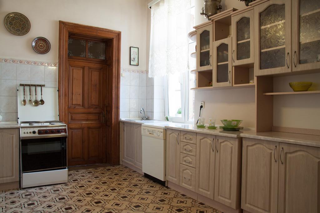 "Eva Stories" Movie Apartment On Rynok Square Lviv Exteriör bild